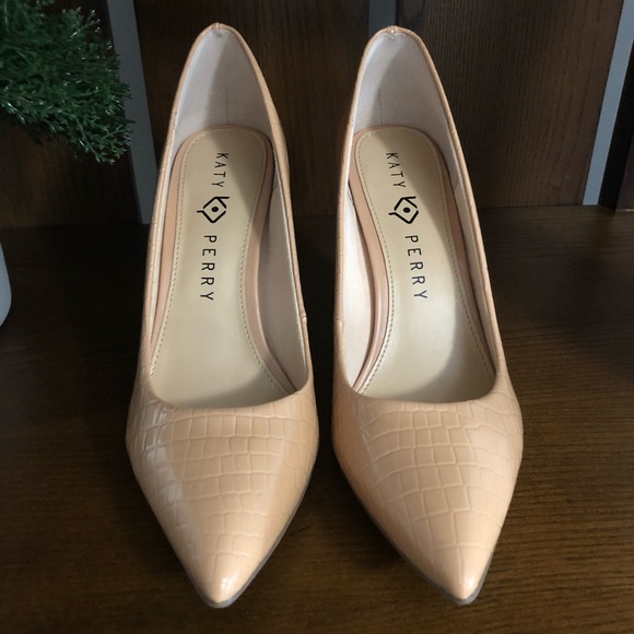 NEW KATY PERRY Sissy Embossed Stiletto Pump Pointed Toe Non Slip Sole Size 7 - Picture 2 of 10